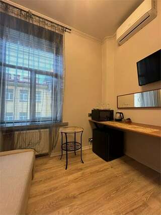 Гостиница Централ ИНН Санкт-Петербург Трехместный номер Комфорт с двуспальной кроватью-3